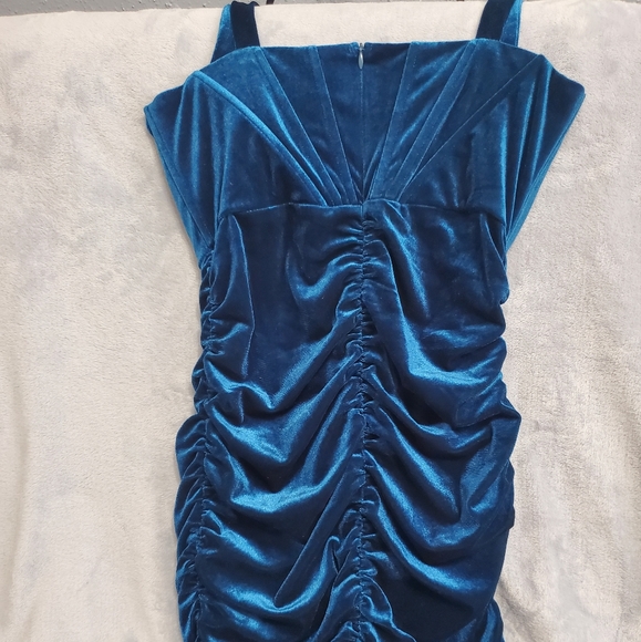 Women's Velvet Evening Dress - Picture 2 of 6
